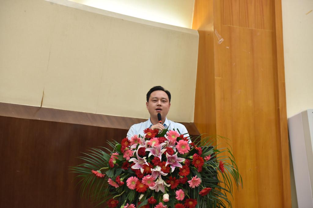校友代表李友才致辞